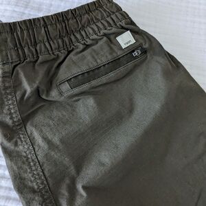 Vuori Women Pants Army Green or Green